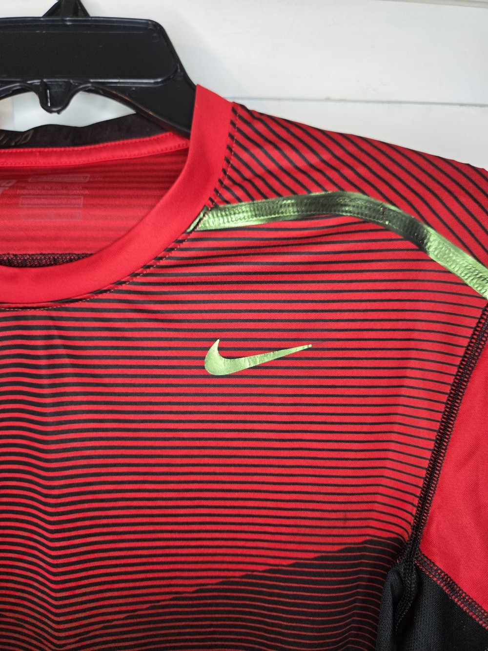 Nike Men’s Red Striped Short-Sleeve Training Shirt